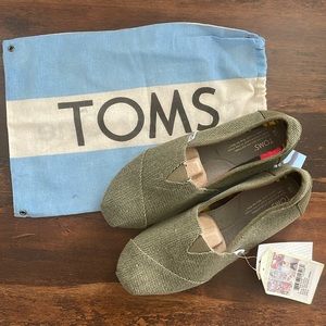 Men's size 8 TOMS canvas shoes NEW